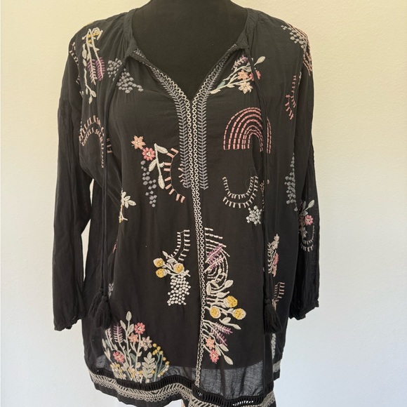 Johnny was Pete and Greta embroidery top - Picture 3 of 5